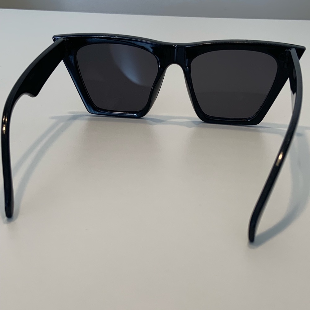Large black frames sunglasses - Picture 4 of 4